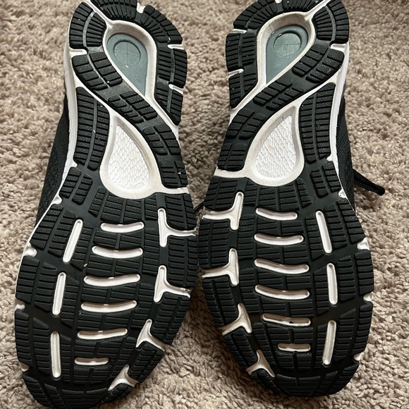 Under Armour sneakers - Picture 2 of 4